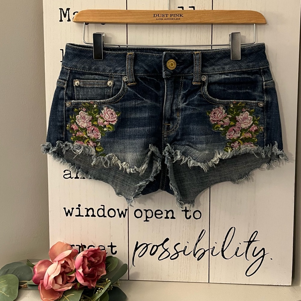 American Eagle Floral Embroidered Denim Shorts - Picture 1 of 8